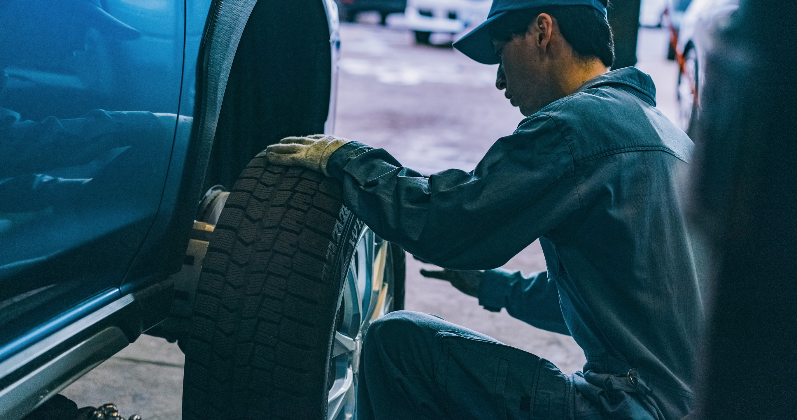 タイヤショップイーグルの作業風景3